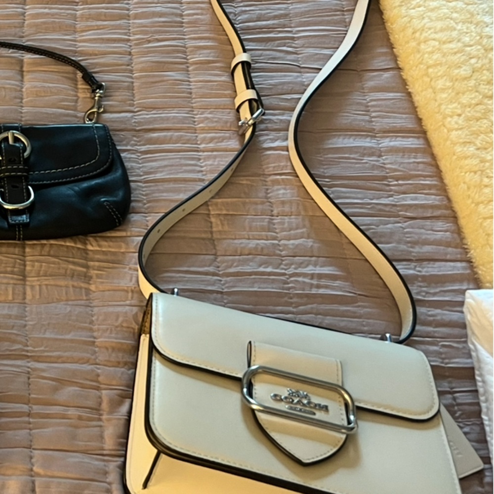 Coach White Leather Belt with Sleek Design